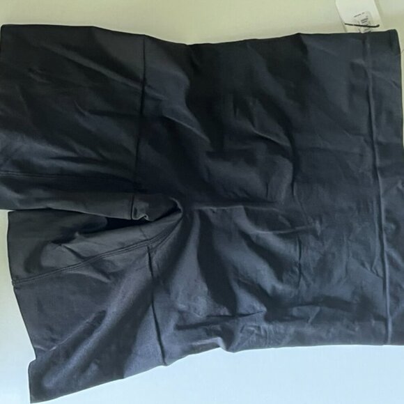 NWT SPANX SPANXsculpt OnCore Mid-Thigh Short in Very Black in Size Large - Picture 4 of 5